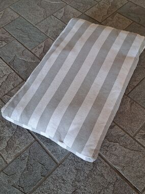 Cat or dog bed NWOT